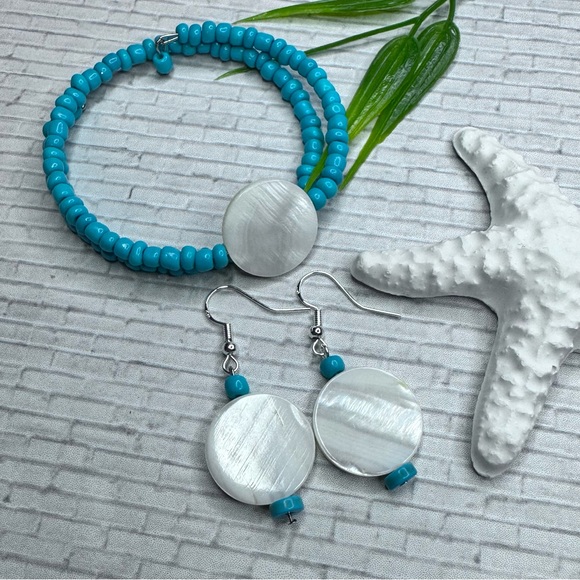 Turquoise Mother of Pearl Earrings & Bracelet - Picture 3 of 9